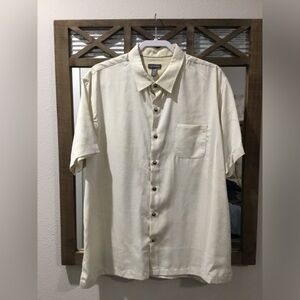 Van Heusen Men’s XL lightweight 100% Polyester Made in Egypt